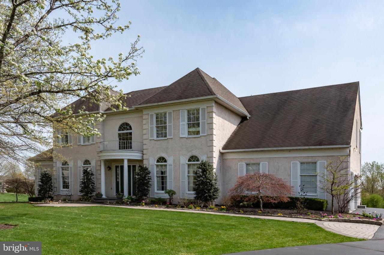 215 Oakmont Drive - Photo 1