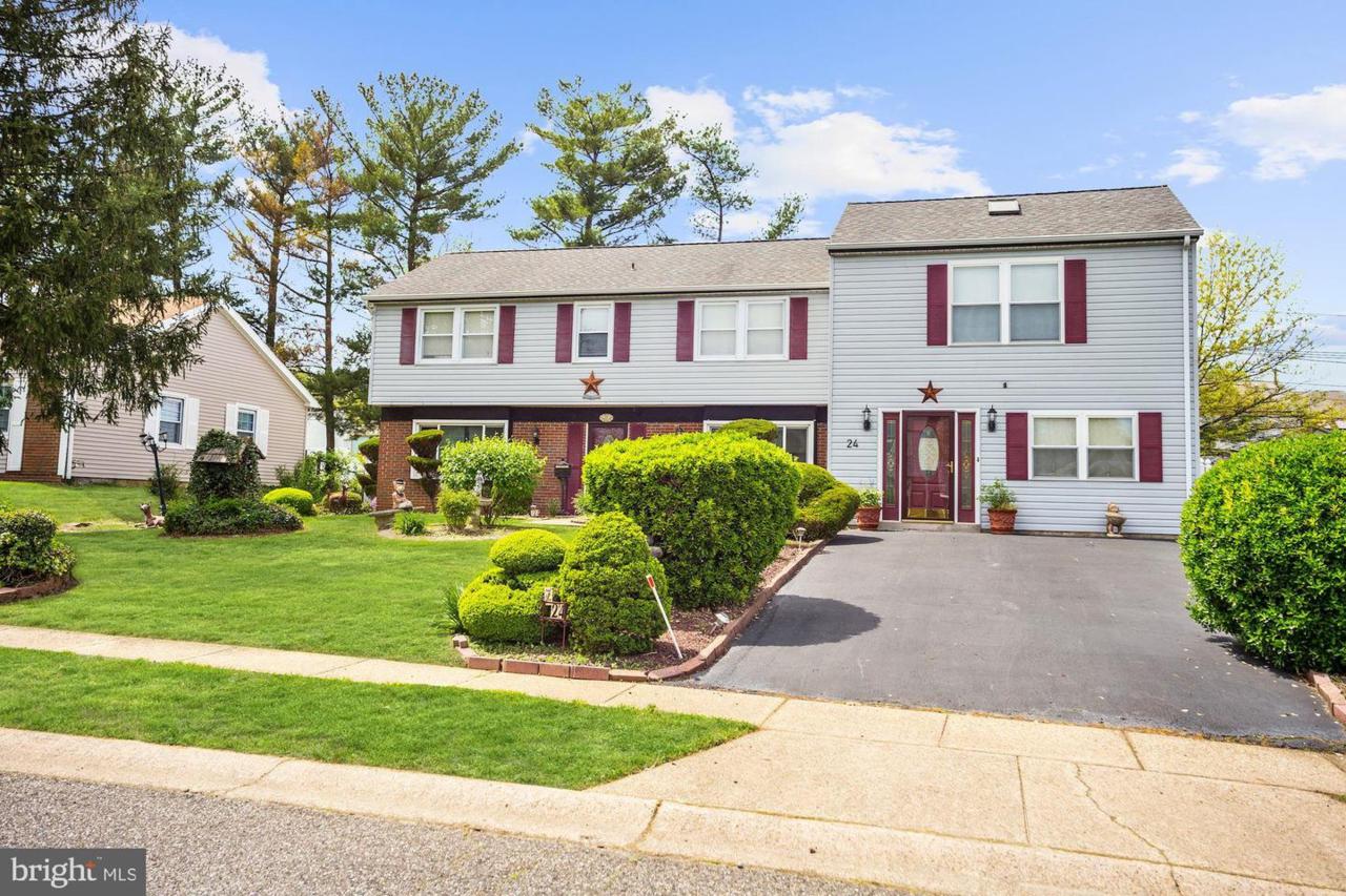 24 Gramercy Lane - Photo 1