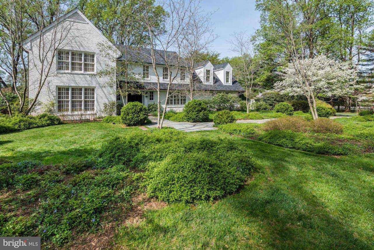 9026 Bronson Drive - Photo 1