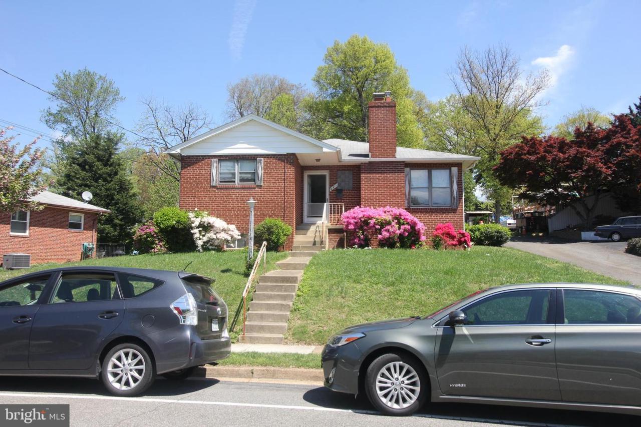 2411 John Marshall Drive - Photo 1