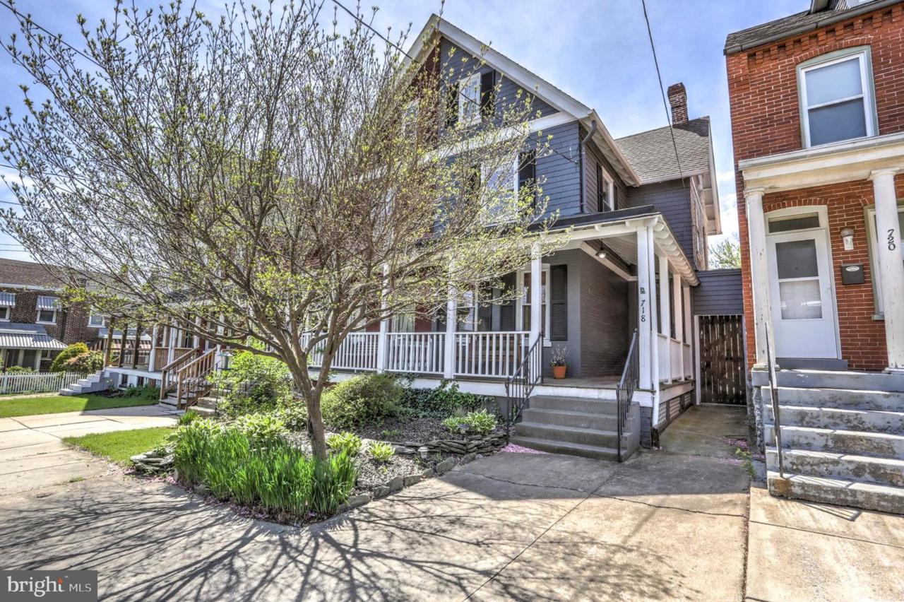 718 4TH Street - Photo 1