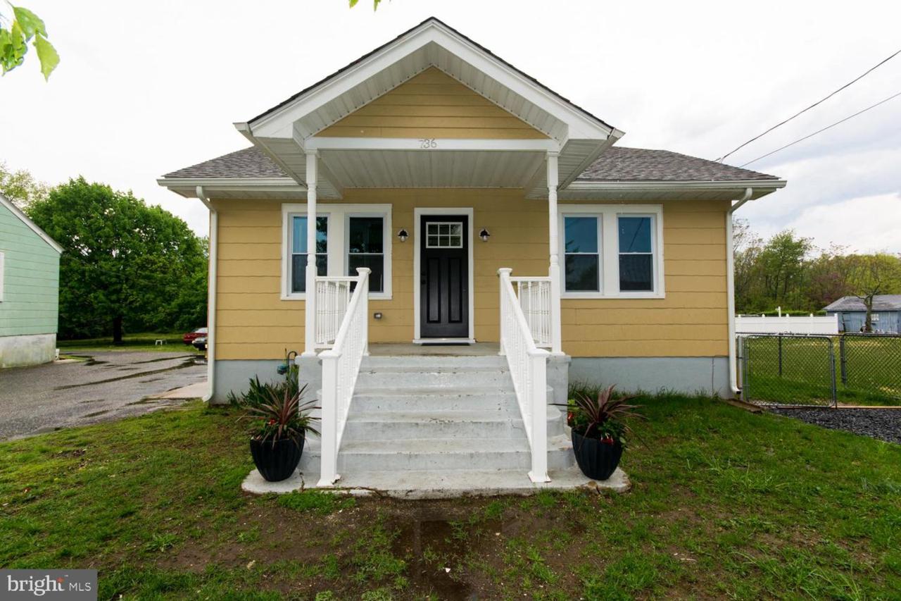736 West - Photo 1