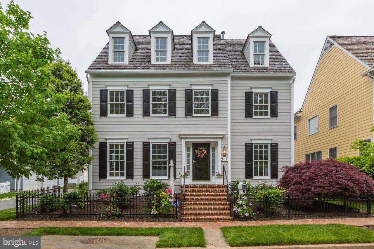 204 Massbury Street - Photo 1