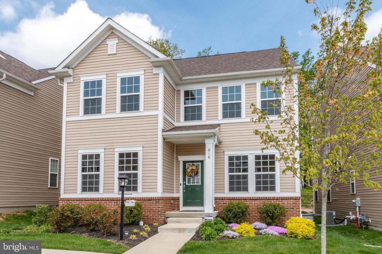 616 Kent Court - Photo 1