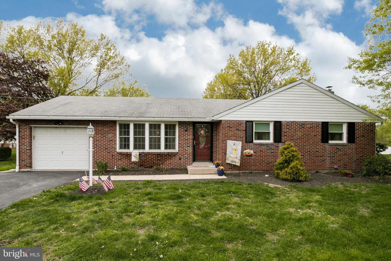 2319 Ming Drive - Photo 1