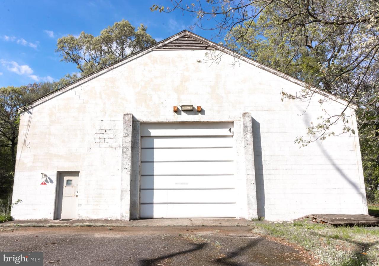 220 Village Rd E - Photo 1