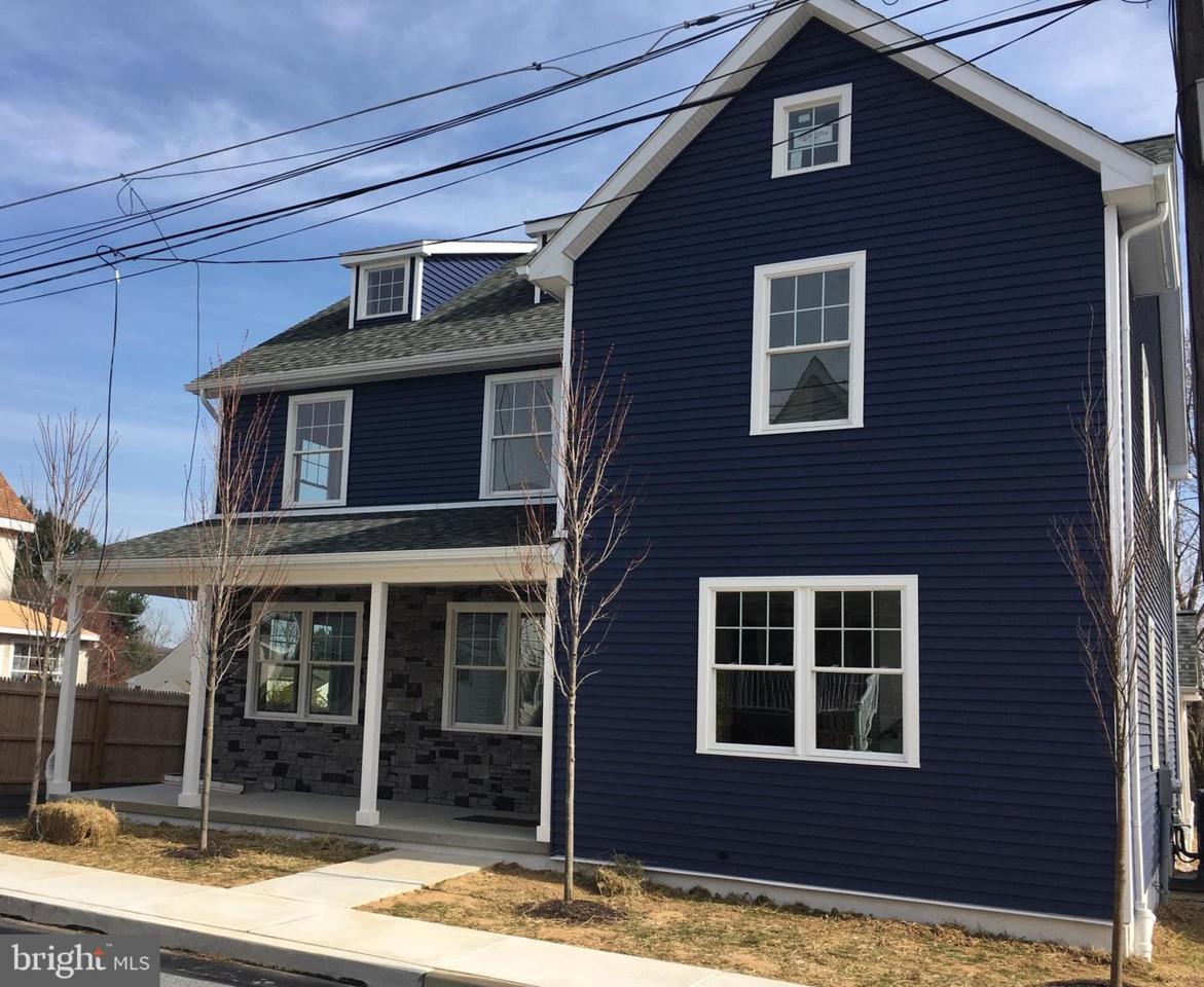 411 James Street - Photo 1