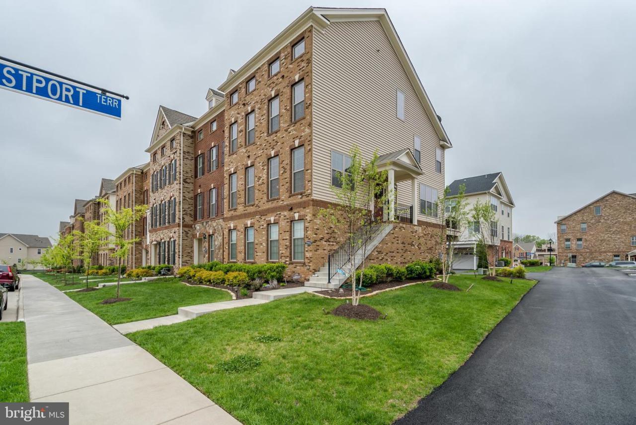 22553 Naugatuck Square - Photo 1