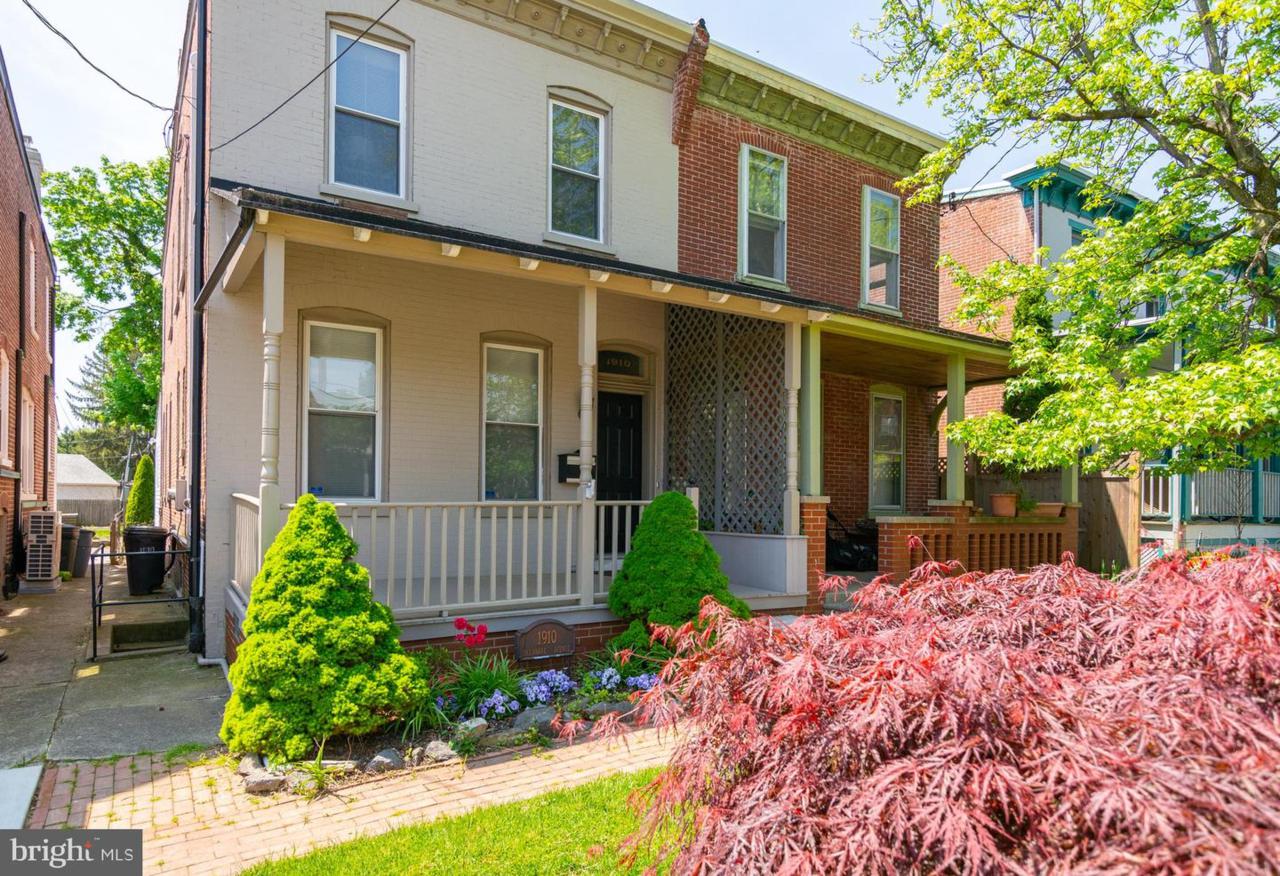 1910 Delaware Avenue - Photo 1
