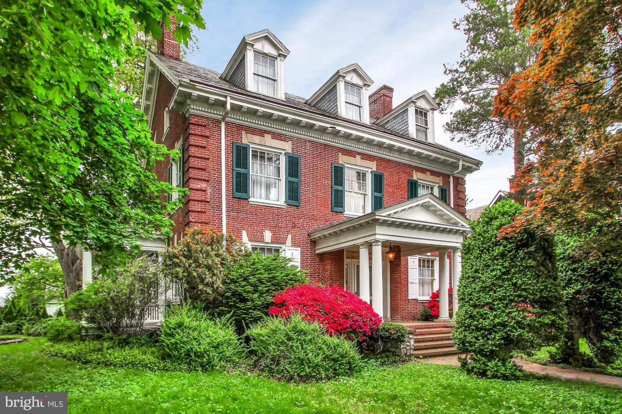 201 Elmwood Boulevard - Photo 1