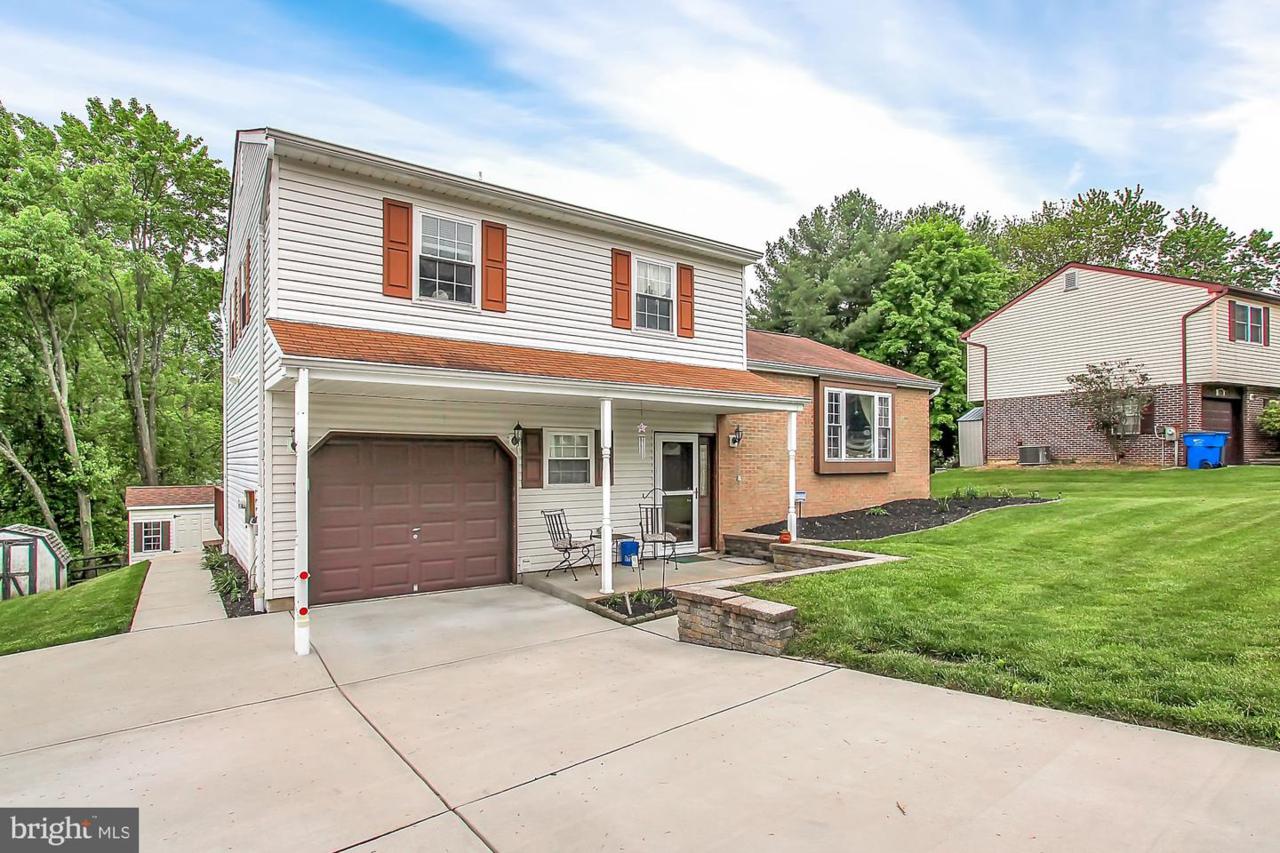 2942 Salford Drive - Photo 1