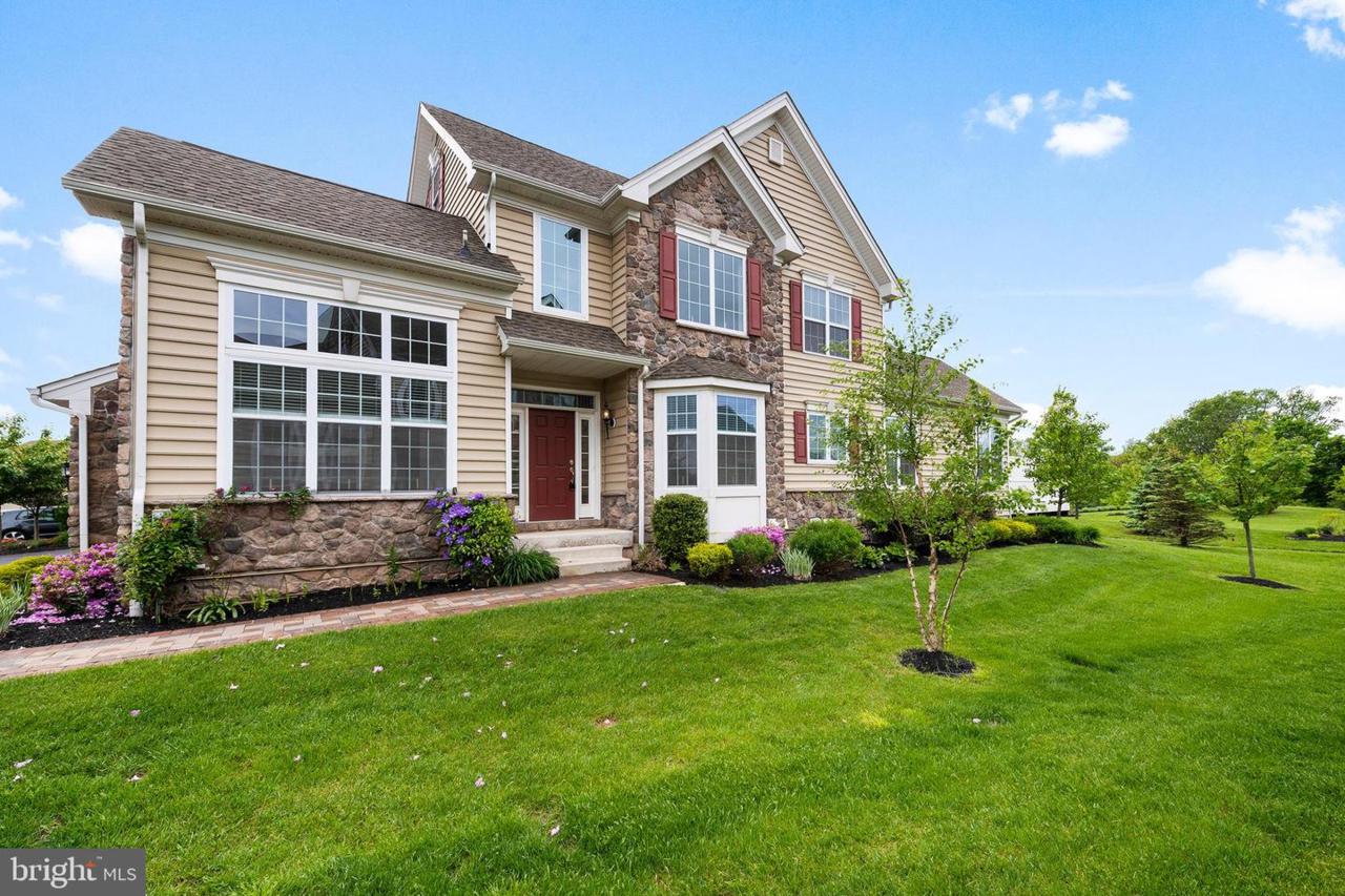 218 Hopewell Drive - Photo 1