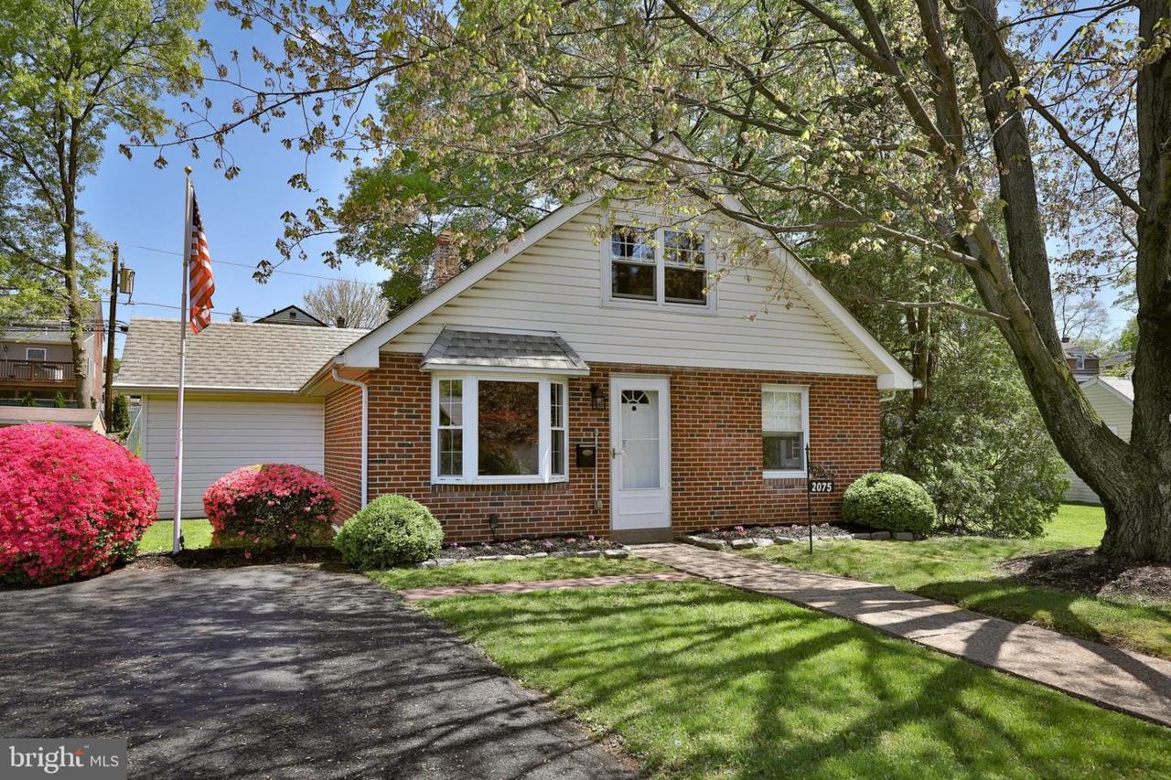 2075 Parkdale Avenue - Photo 1