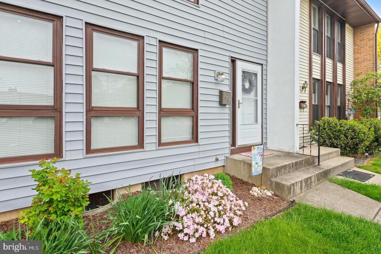 193 Canterbury Court - Photo 1