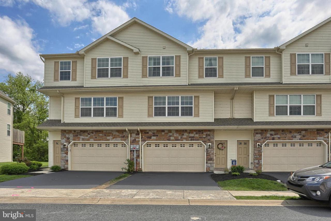 115 Mapleton Boulevard - Photo 1