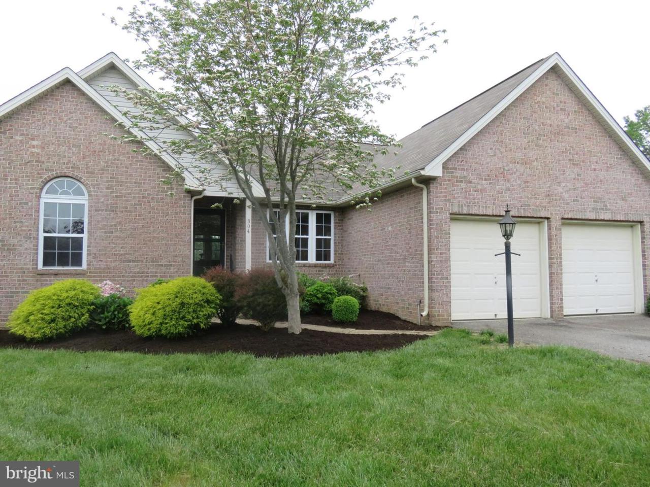 304 Mayfair Drive - Photo 1