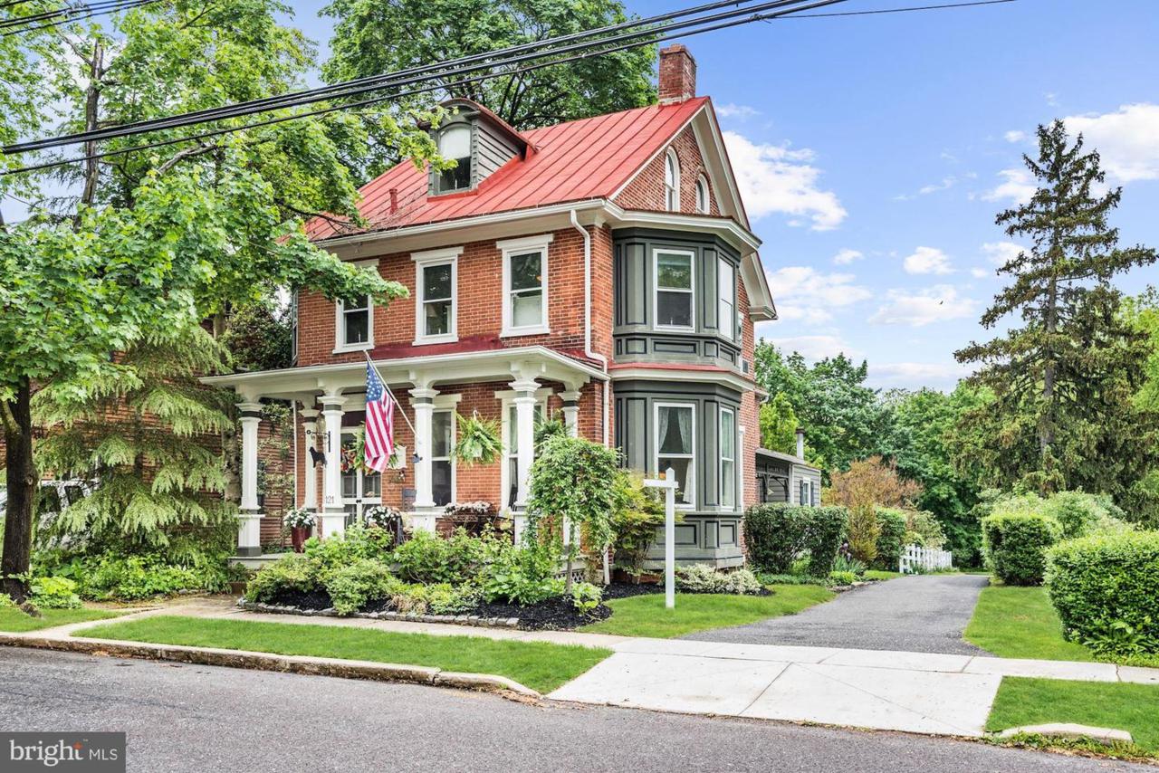 121 Main Street - Photo 1
