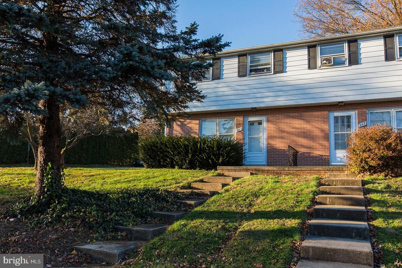 205 Cottage Avenue - Photo 1