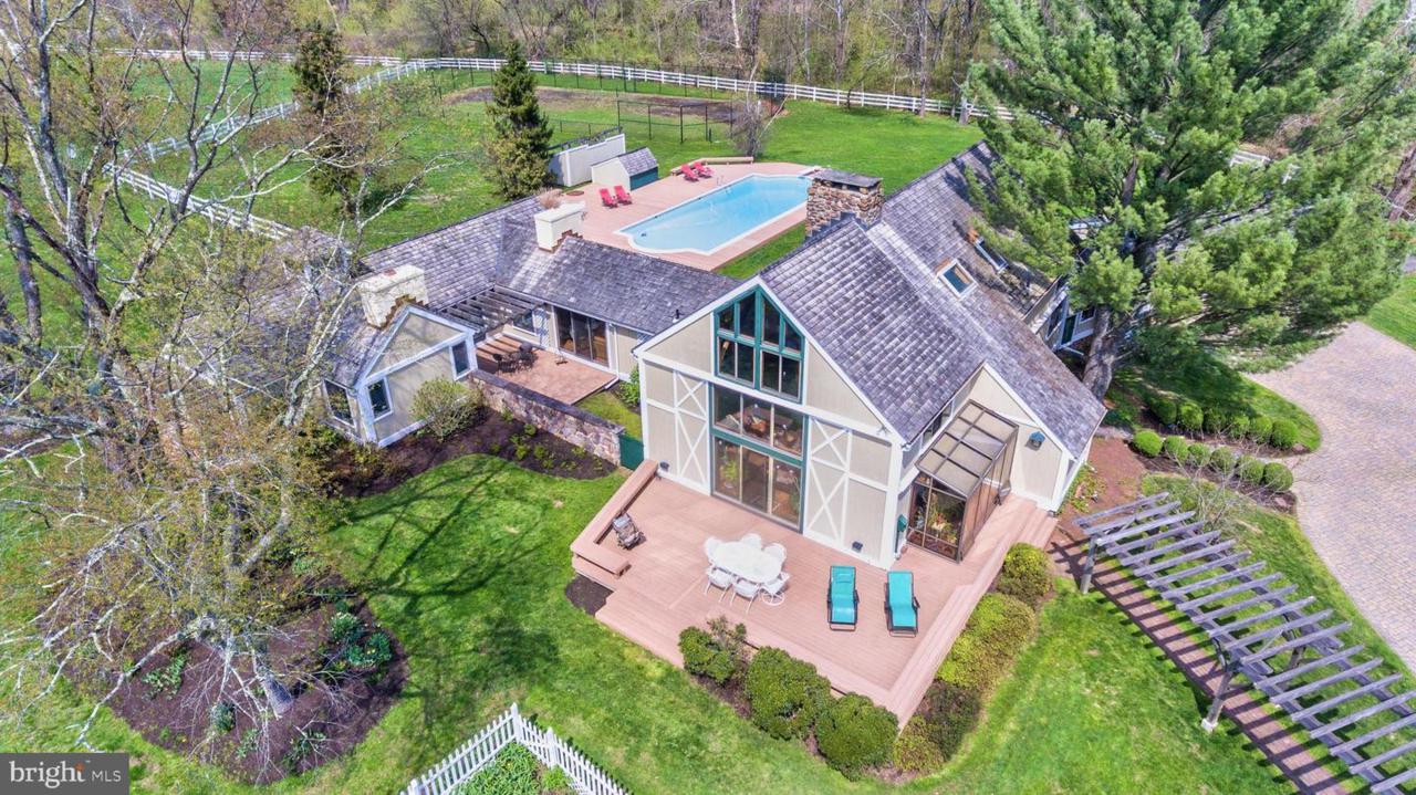 6234 Pidcock Creek Road - Photo 1