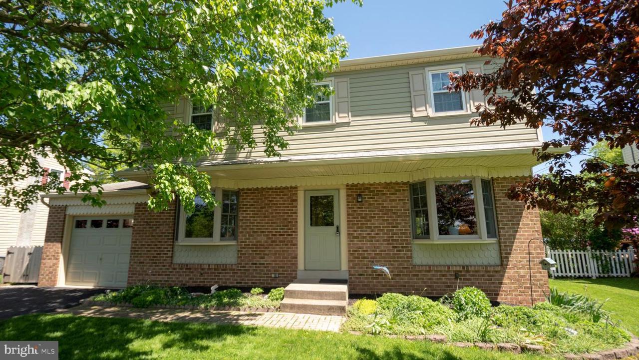 1042 Montgomery Avenue - Photo 1