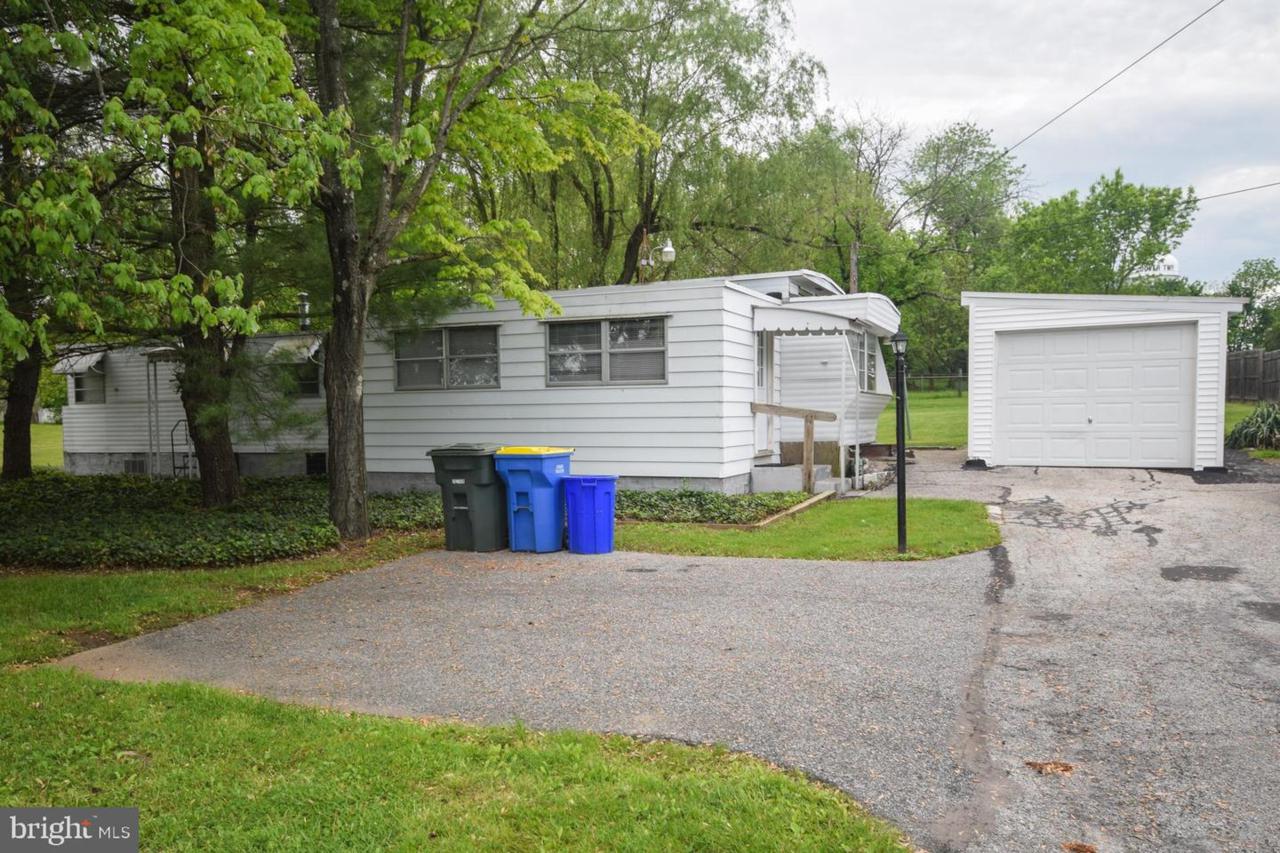 1742 Hilton Avenue - Photo 1