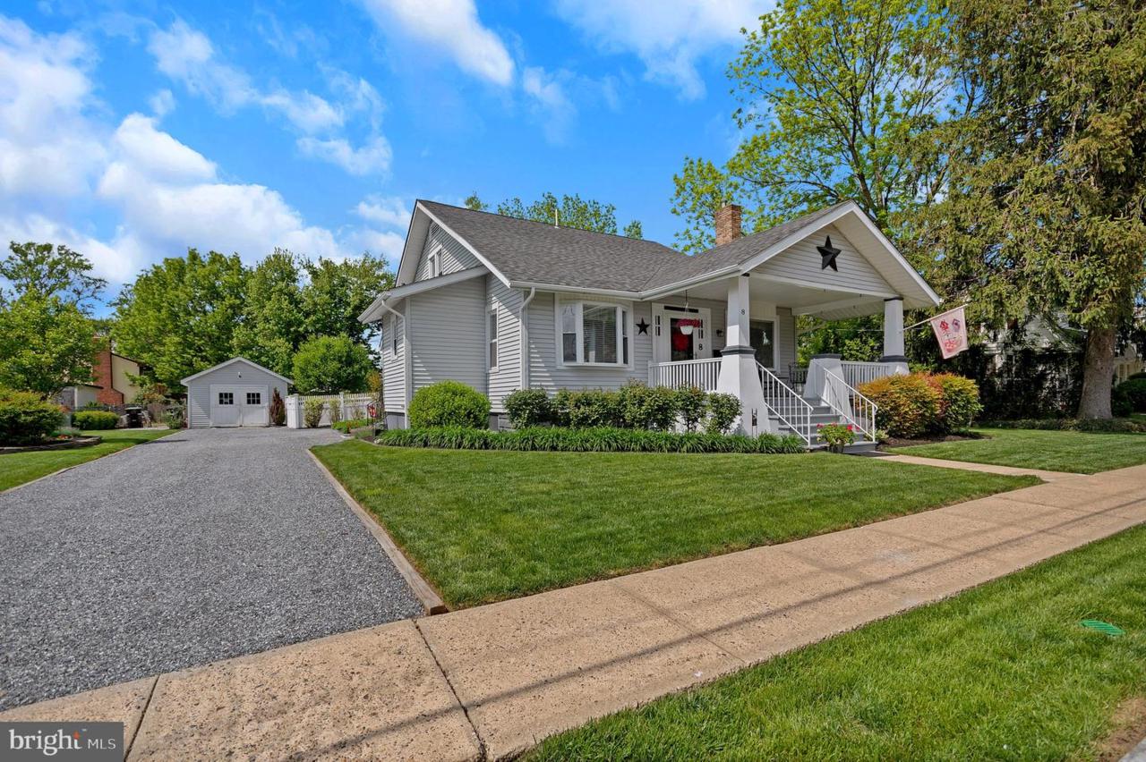 8 Rich Avenue - Photo 1