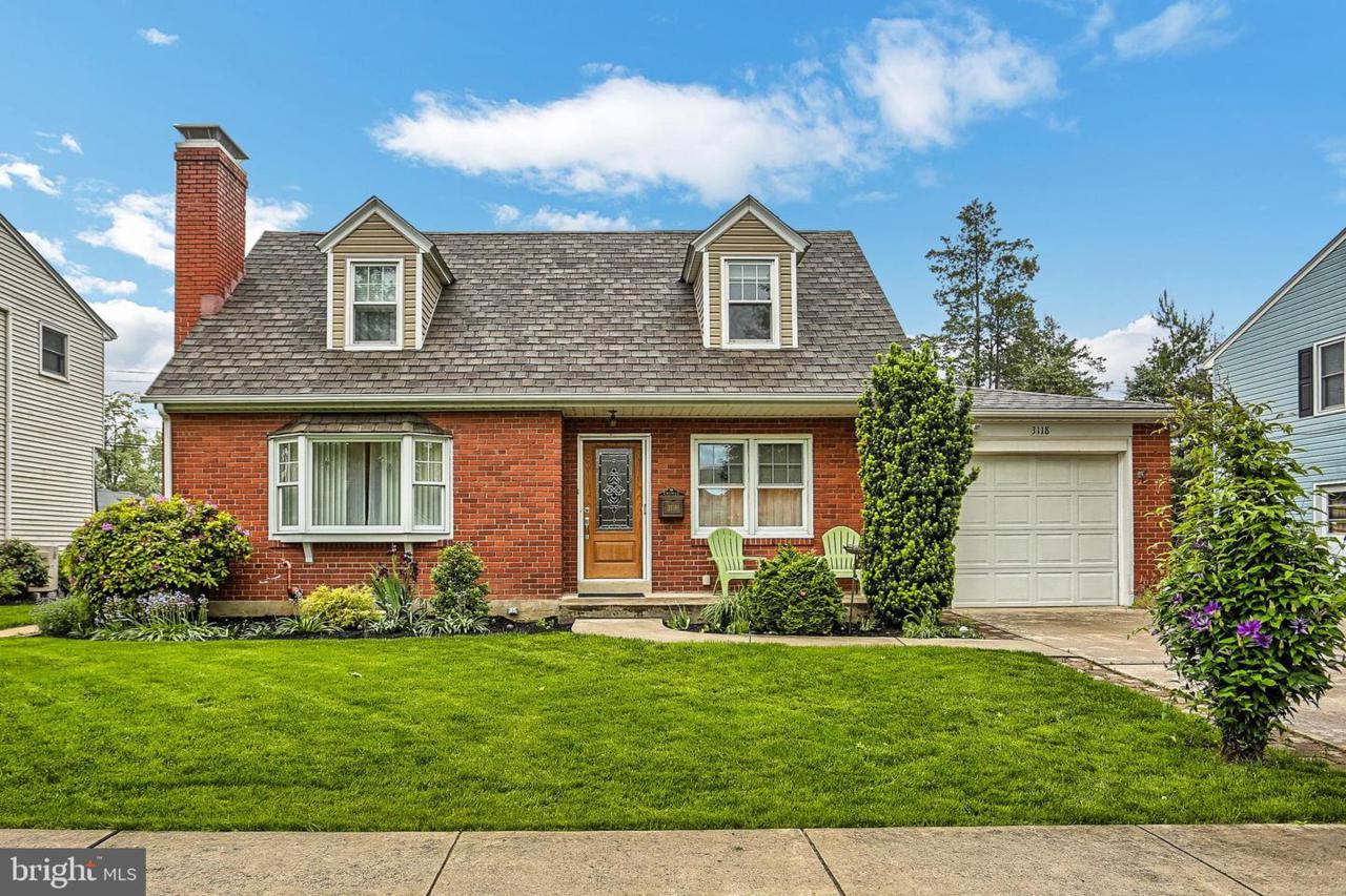 3118 Harvard Avenue - Photo 1