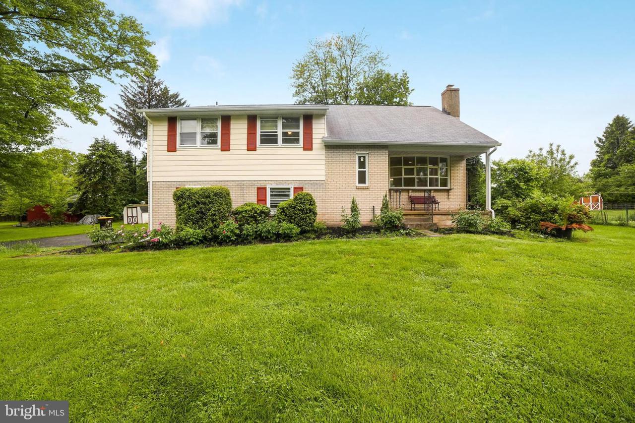 885 Parkwood Road - Photo 1