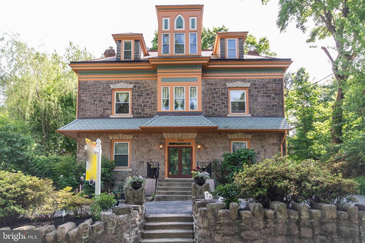 1008 Stratford Avenue - Photo 1