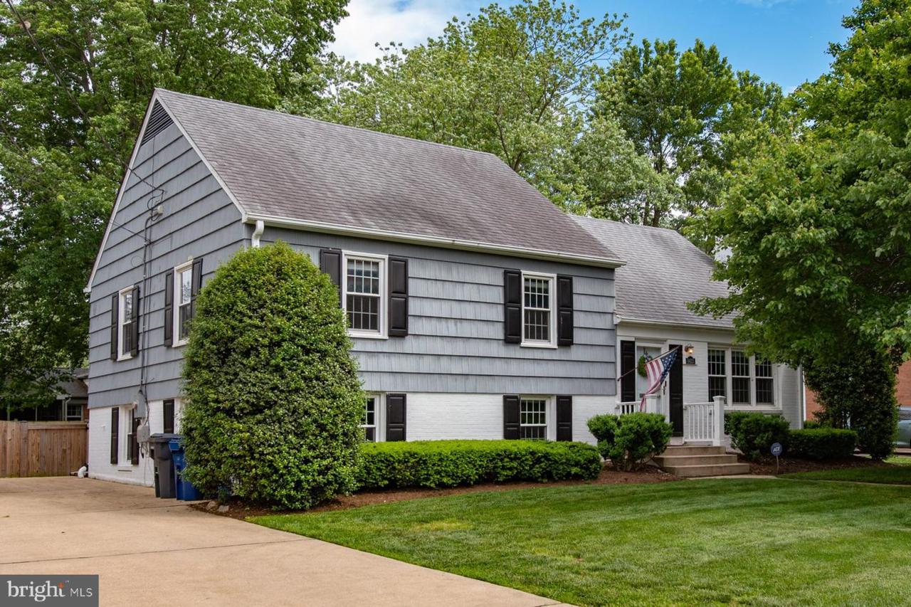 8425 Fort Hunt Road - Photo 1