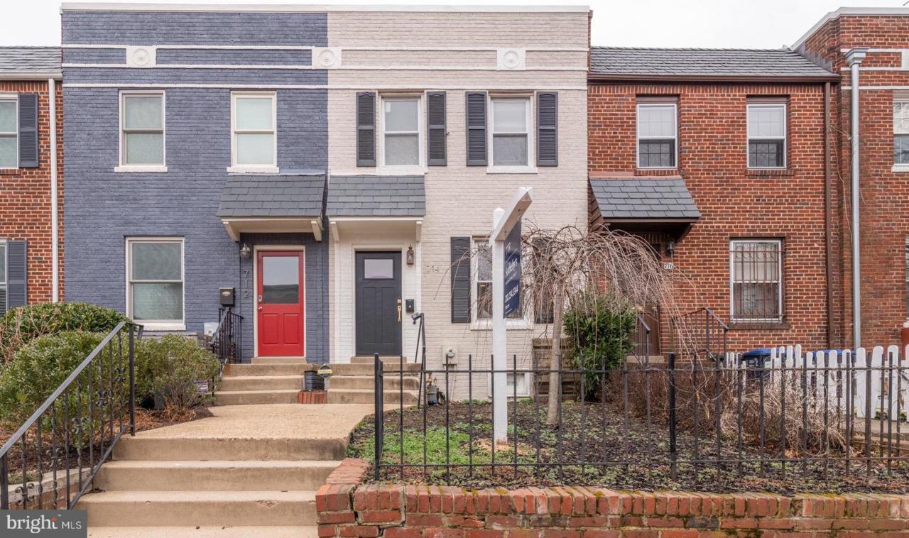 714 5TH Street - Photo 1