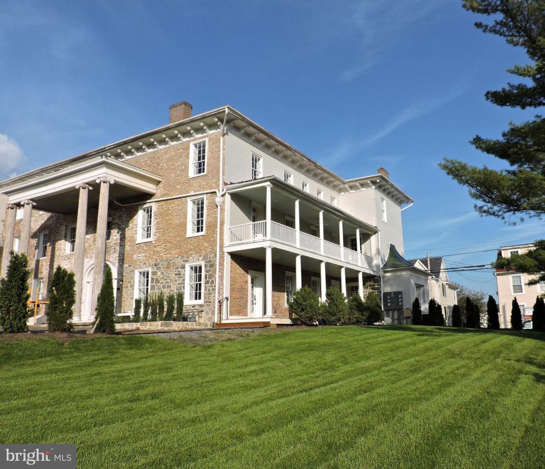 411 Loudoun - Photo 1