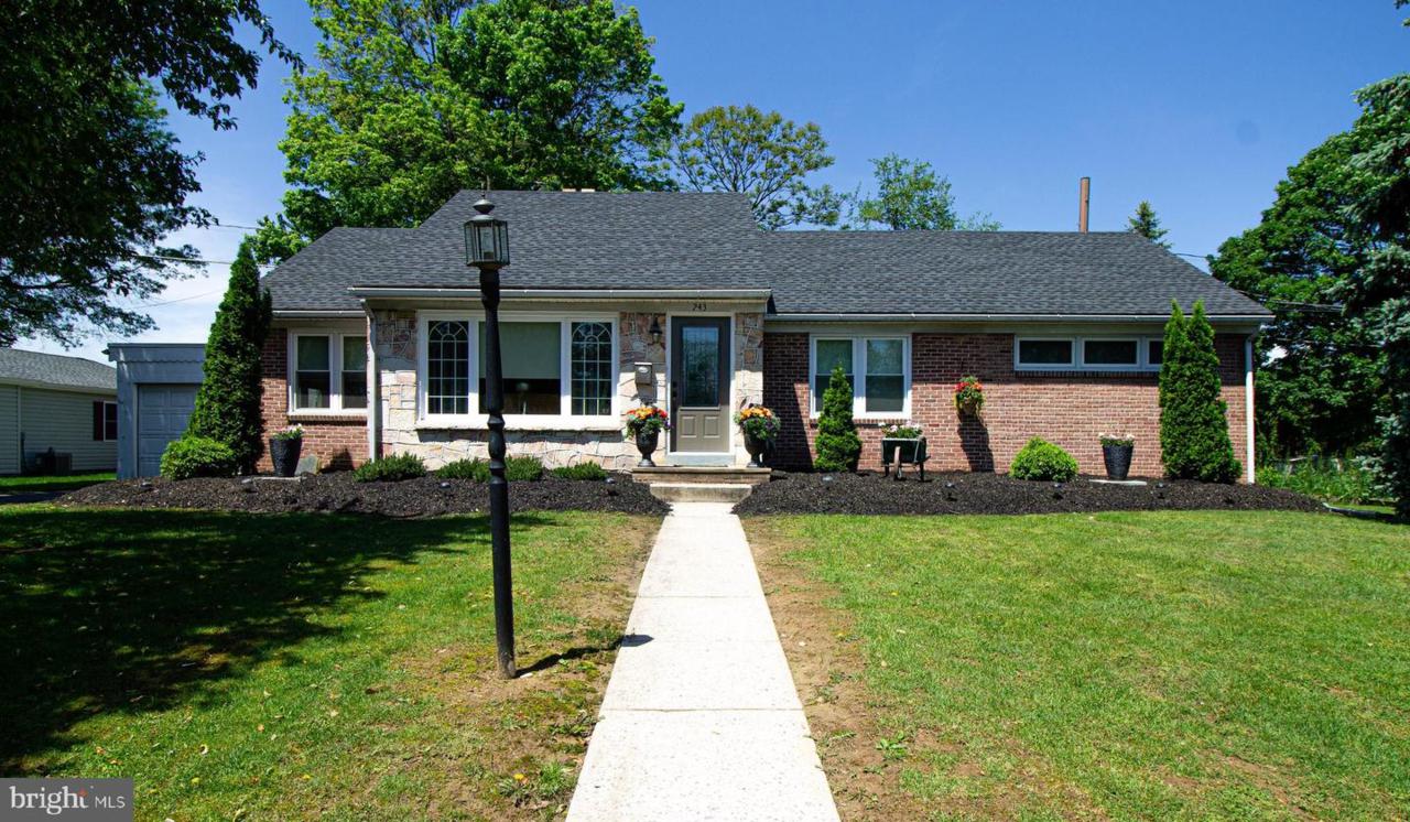 243 Grandview Avenue - Photo 1