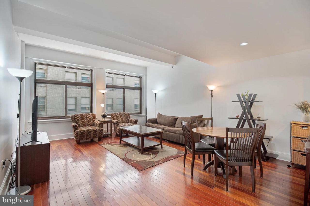 1500 Chestnut Street - Photo 1