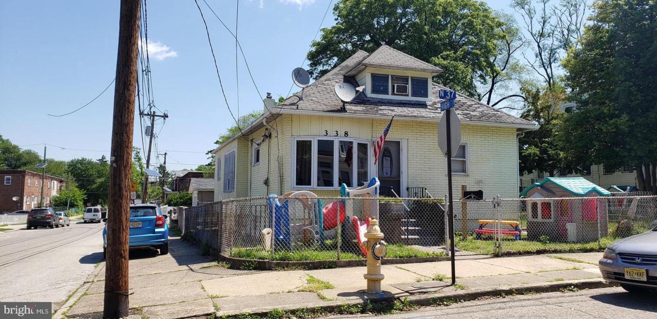 338 37TH Street - Photo 1
