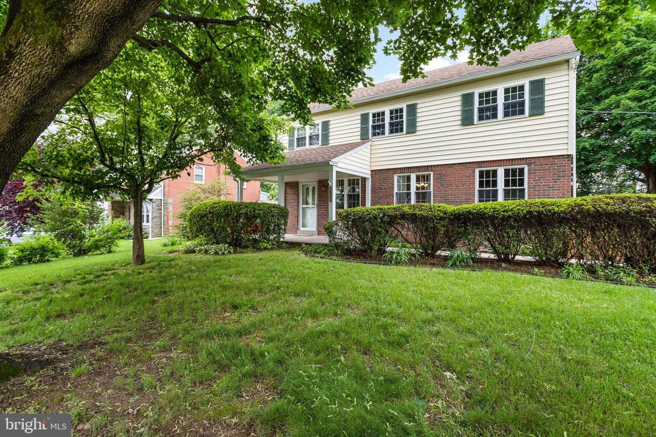 406 Thompson Avenue - Photo 1