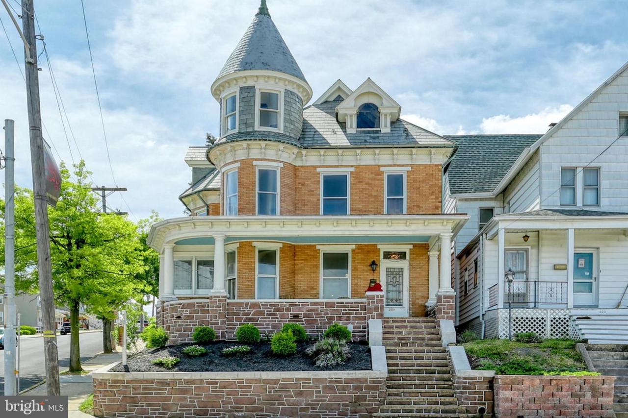 202 Broadway - Photo 1