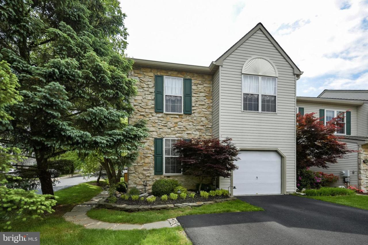 64 Essex Court - Photo 1