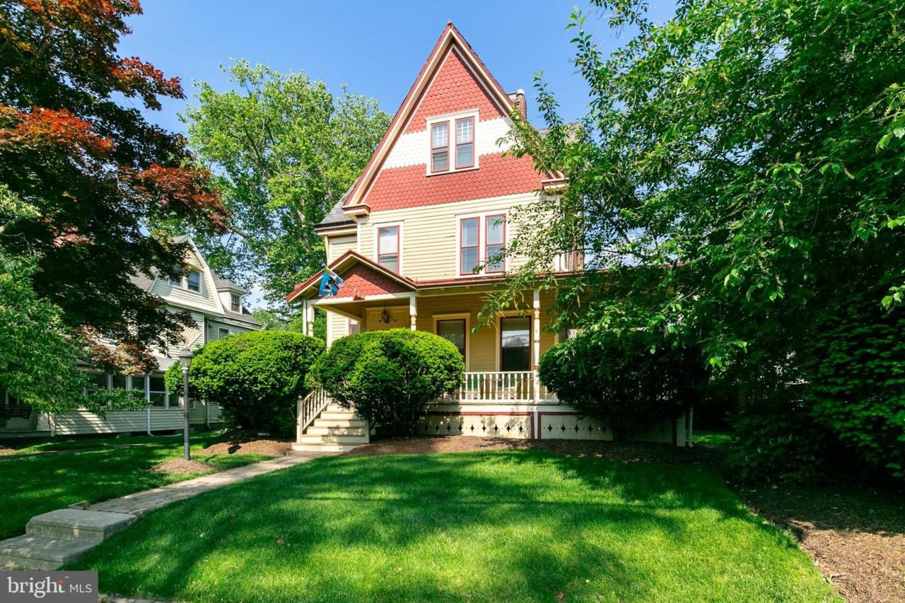 135 Warwick Road - Photo 1