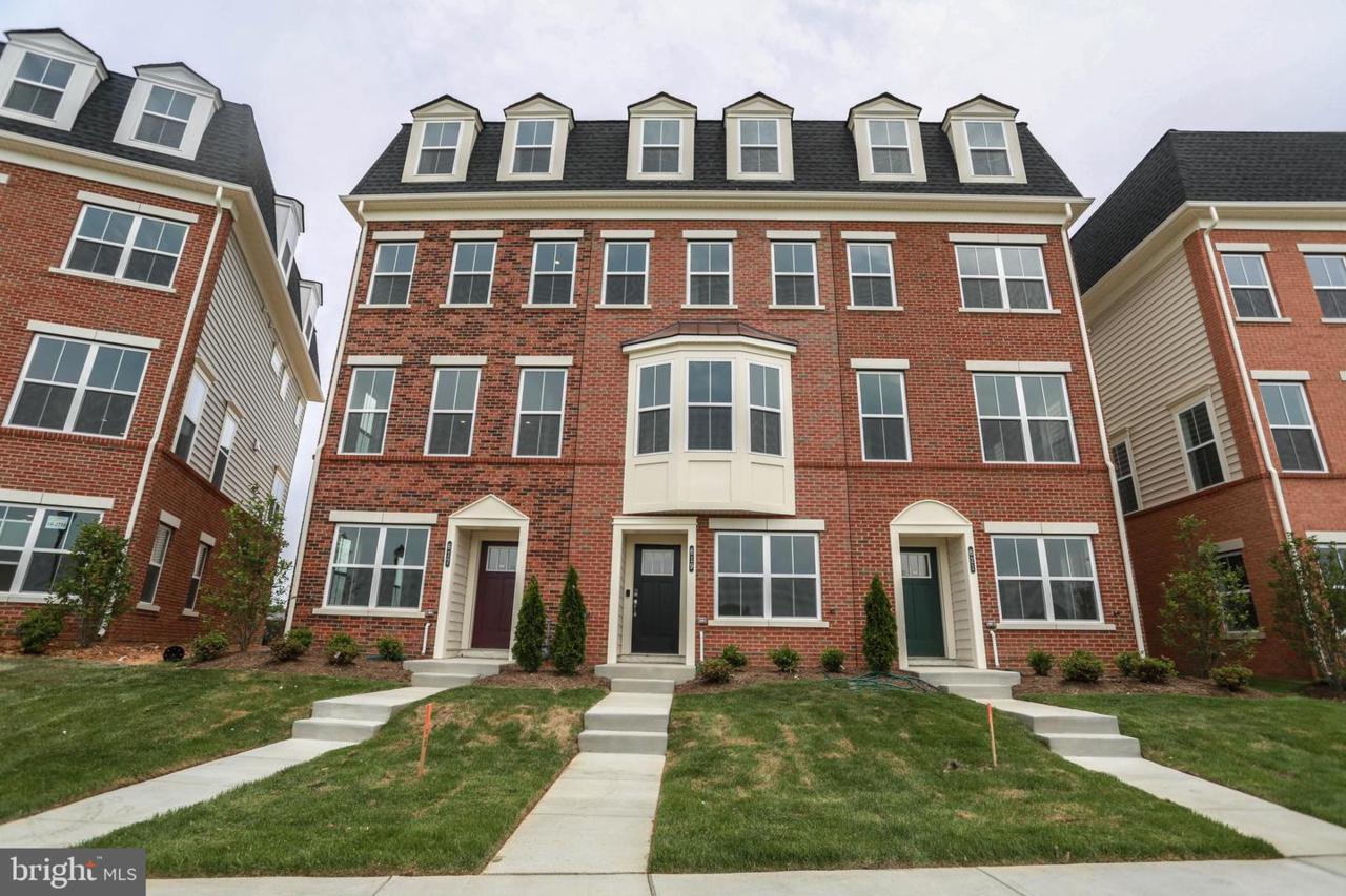 611 7TH Street - Photo 1