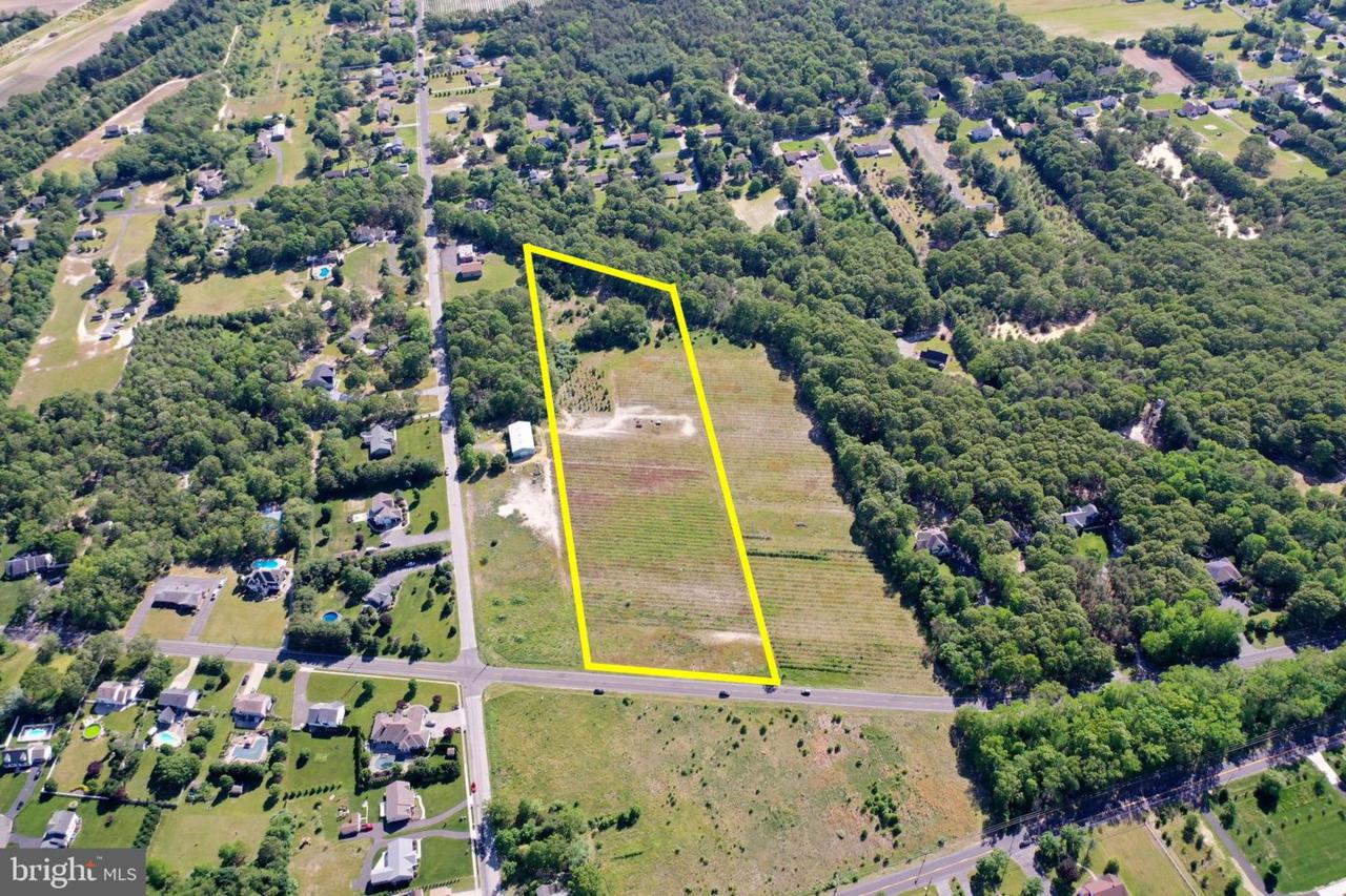 828 Chew Road - Photo 1