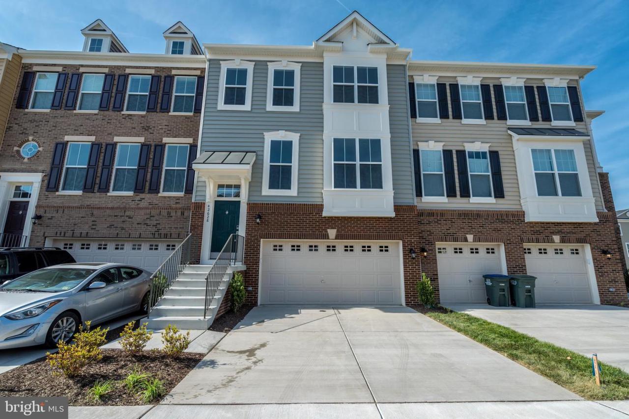 42628 Oak Park Square - Photo 1