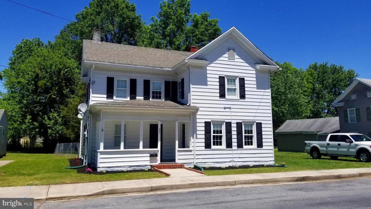 207 East Street - Photo 1