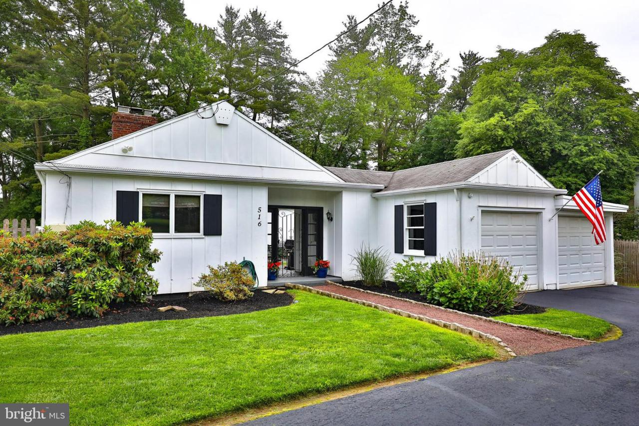 516 Tennis Avenue - Photo 1