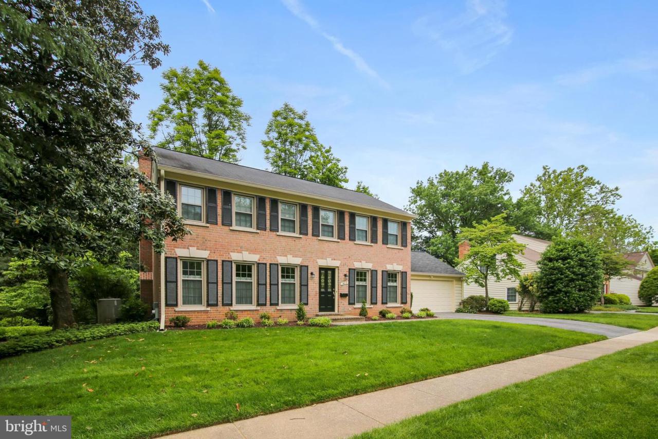 1417 Fallsmead Way - Photo 1