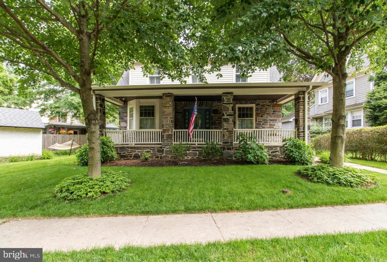 110 Bentley Avenue - Photo 1