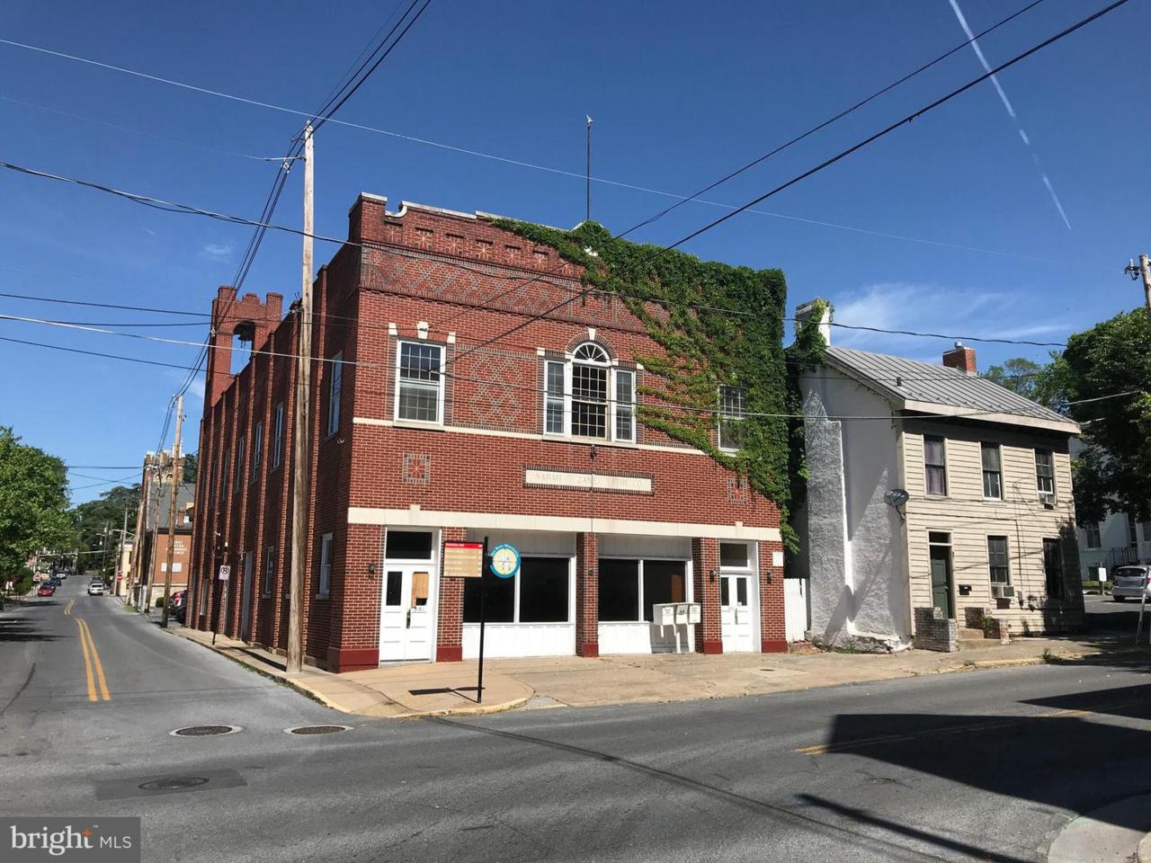 301 Loudoun Street - Photo 1