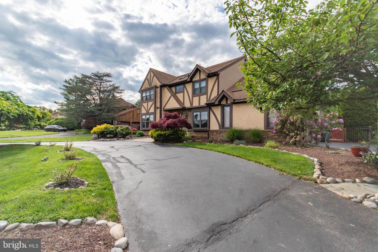49 Vermeer Drive - Photo 1