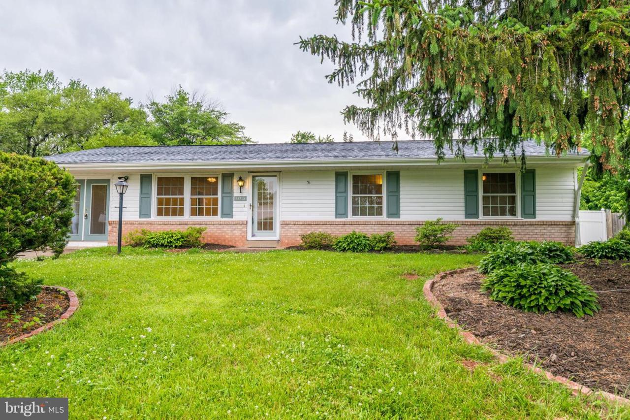 305 Gordon Street - Photo 1