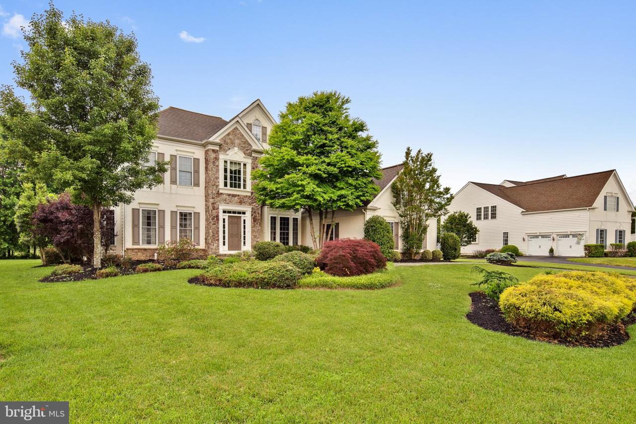 39 Hempstead Drive - Photo 1